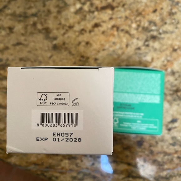 Korean skincare bundle New with box Hanyul and InnisFree - Picture 4 of 5